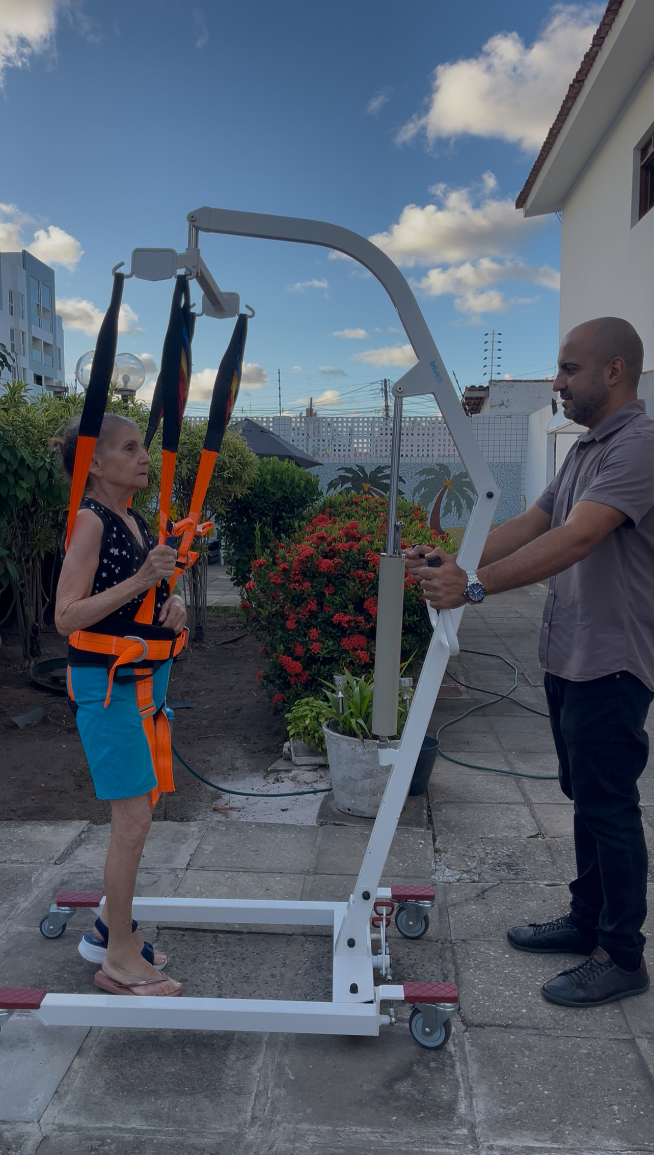 Equipe da Saúde em Sua Casa durante atendimento personalizado